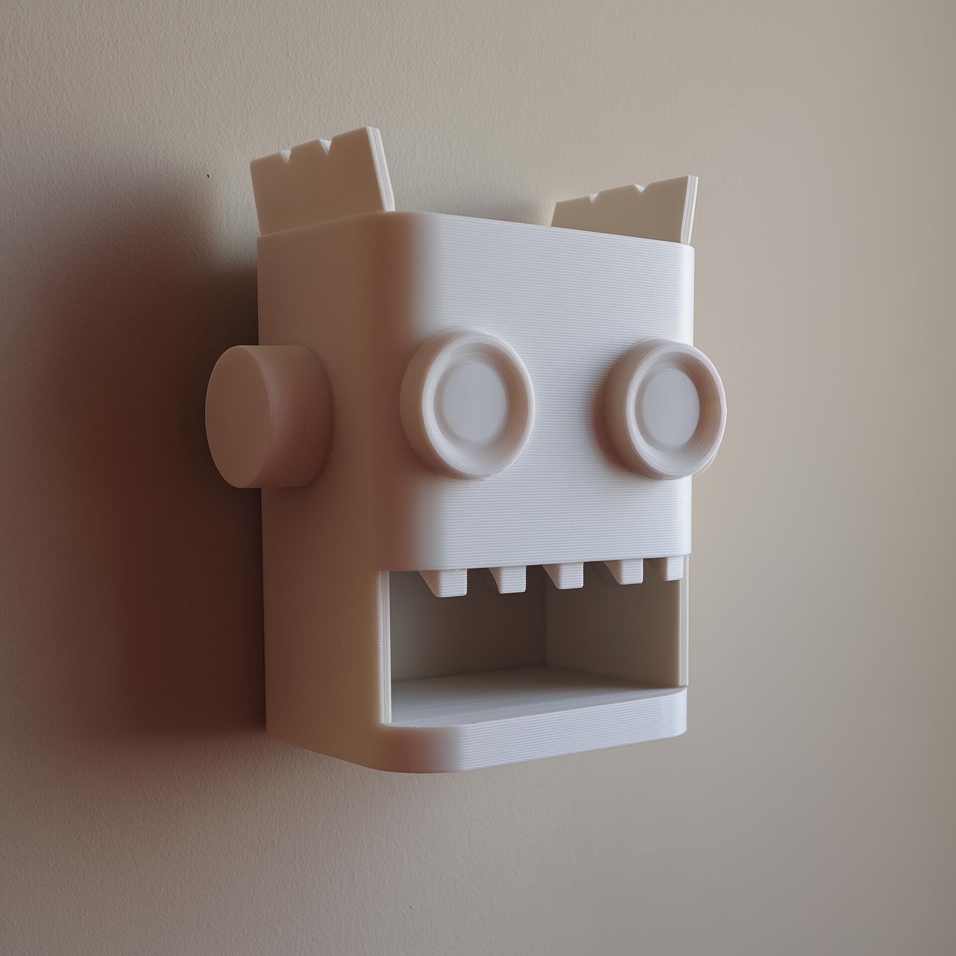 3D Printed Robot Wall Organizer